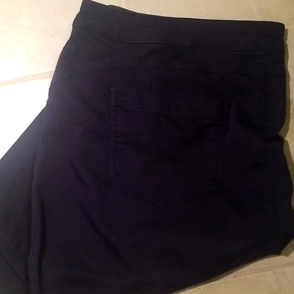 Navy blue capris